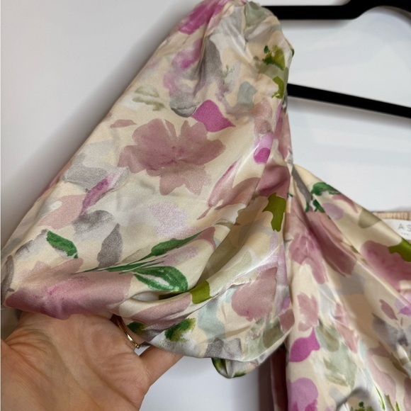 ASTR the label Emma ruched satiny Floral Puff Sleeve Dress size medium - Picture 6 of 13